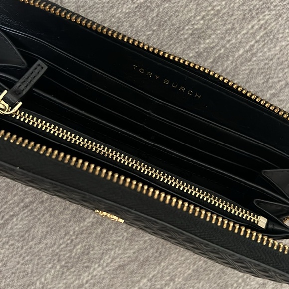 Tory Burch Embossed leather wallet - Picture 8 of 11